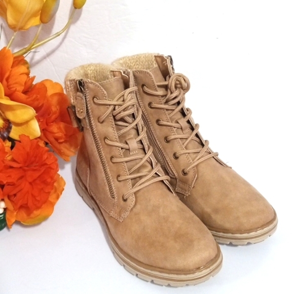 CLIFFS TAN KNITTED TRIMMED LACE UP MOTO ANKLE BOOTS SIZE 8.5 NWOT - Picture 1 of 9